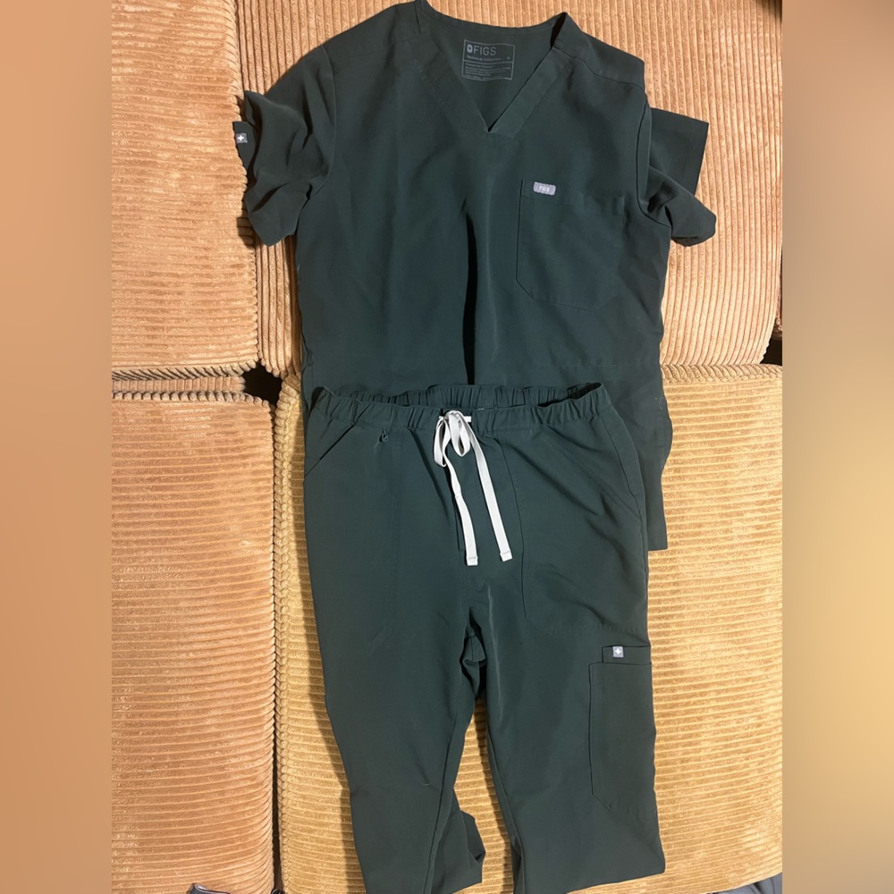 Figs Dark Green Scrub Set